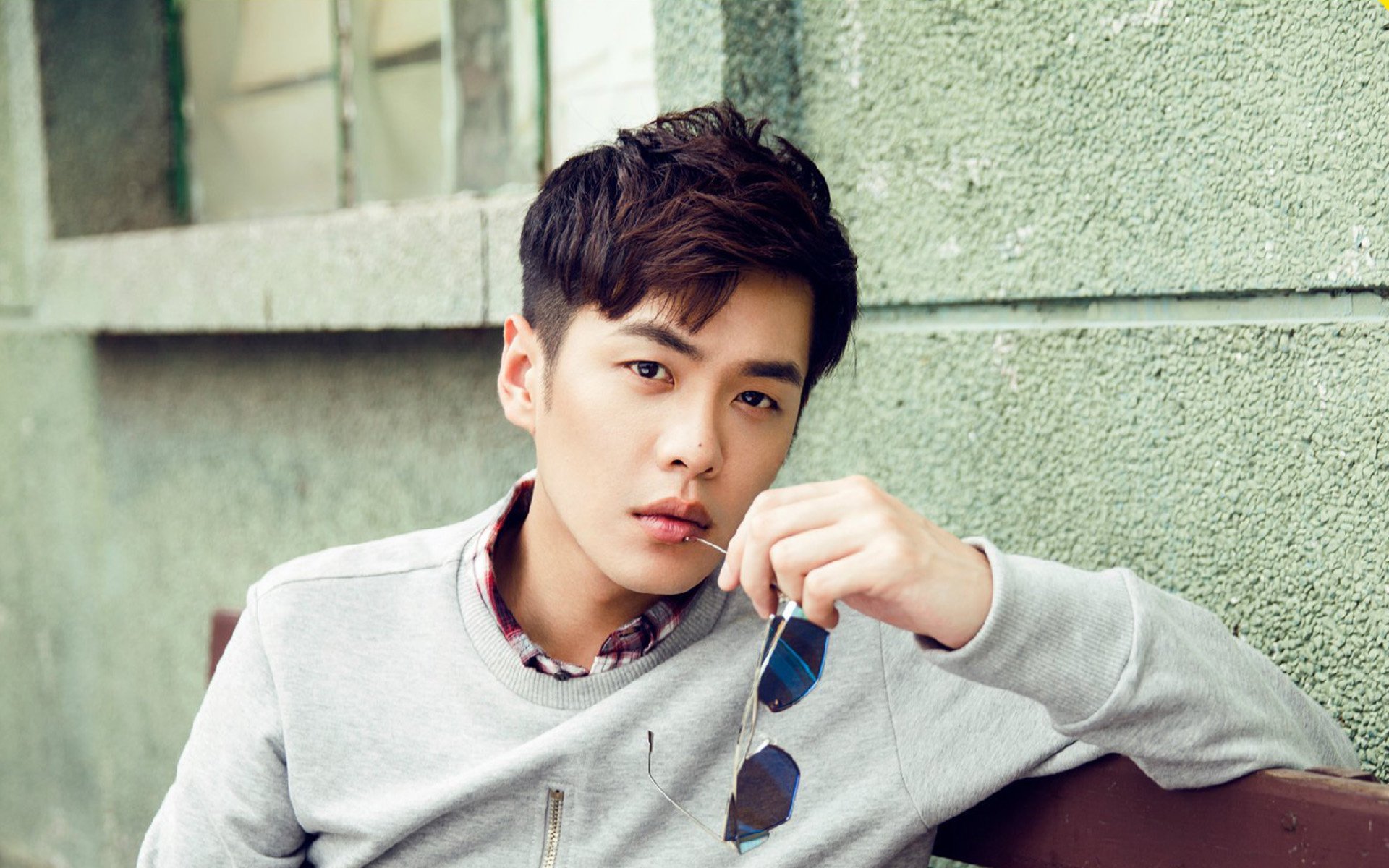 kaiyun.com-独行侠压哨战胜森林狼，关键一役中东契奇三分雨不断，独行侠执行东契奇合同