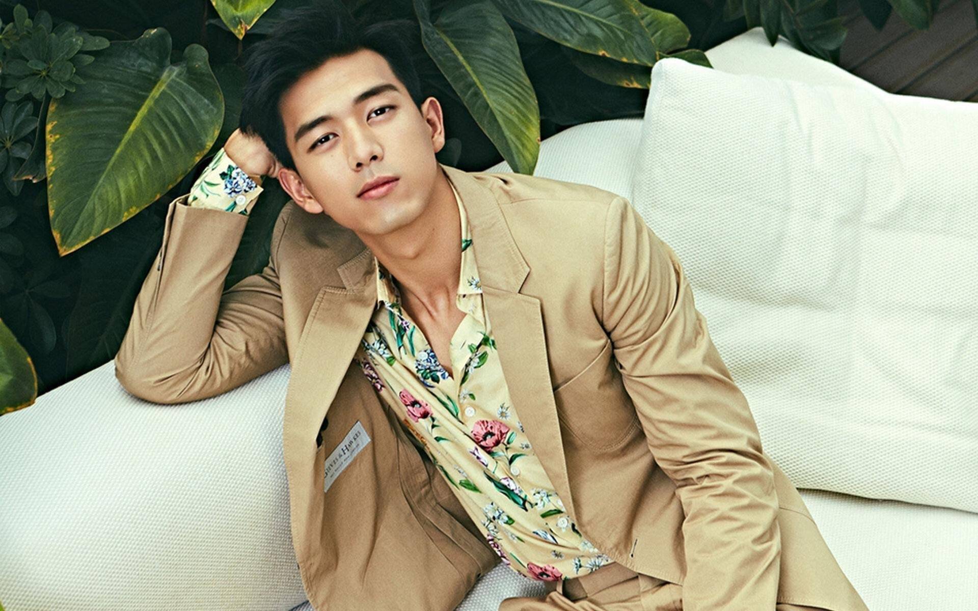 英格兰骑手汤姆·麦克尤恩携手“London 52”勇夺巴黎奥运会三项赛金牌，感动全场。